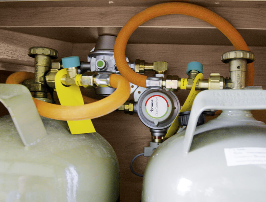 Truma Duo Control CS - regulátor tlaku plynu pre dve fľaše